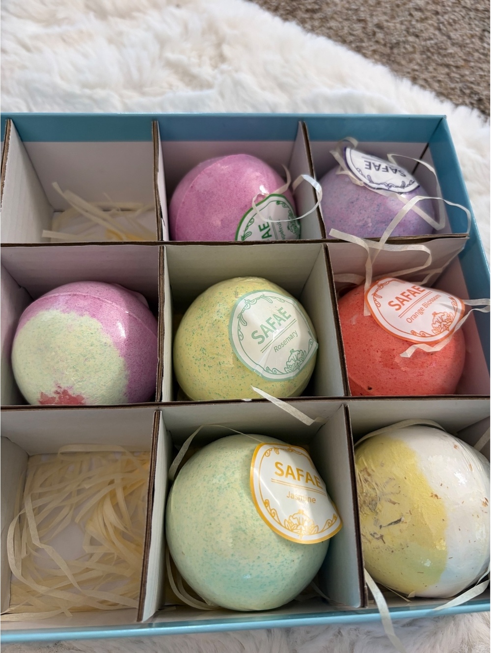 Safae box of 7 bath bombs - Picture 3 of 5